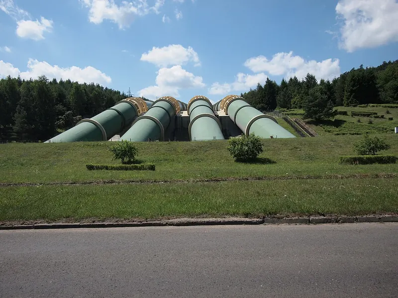 Rurociągi Elektrowni Wodnej Żarnowiec w Czymanowie